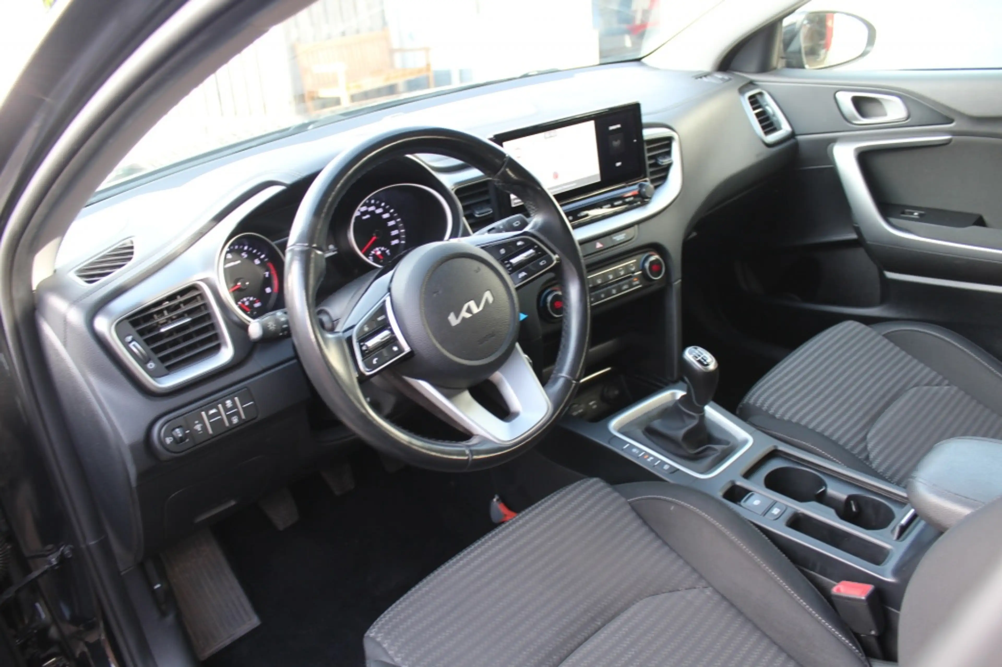 Kia Ceed SW / cee'd SW Sportswagon 1.5 T-GDi DynamicLine — photo 9