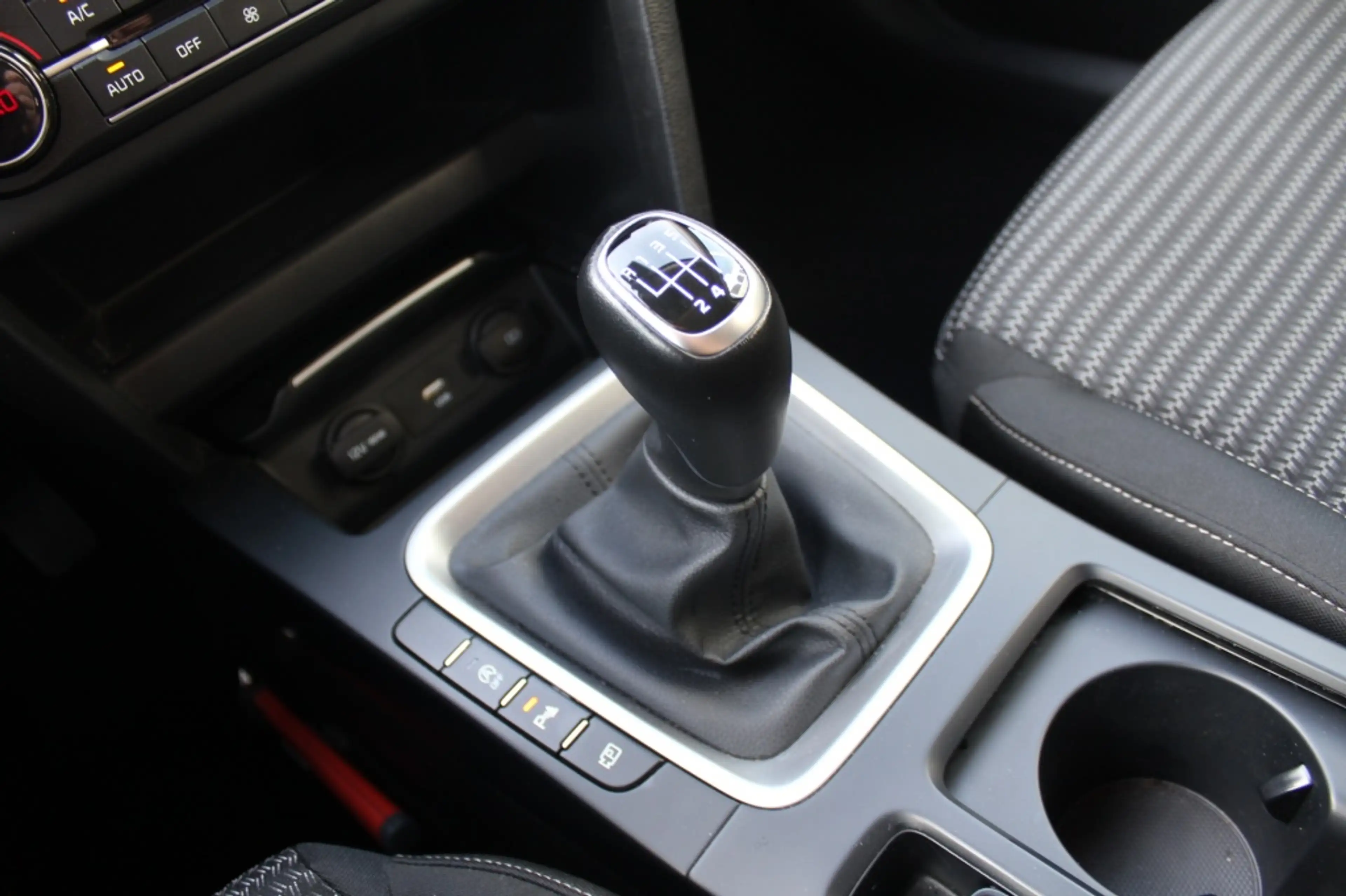 Kia Ceed SW / cee'd SW Sportswagon 1.5 T-GDi DynamicLine — photo 18