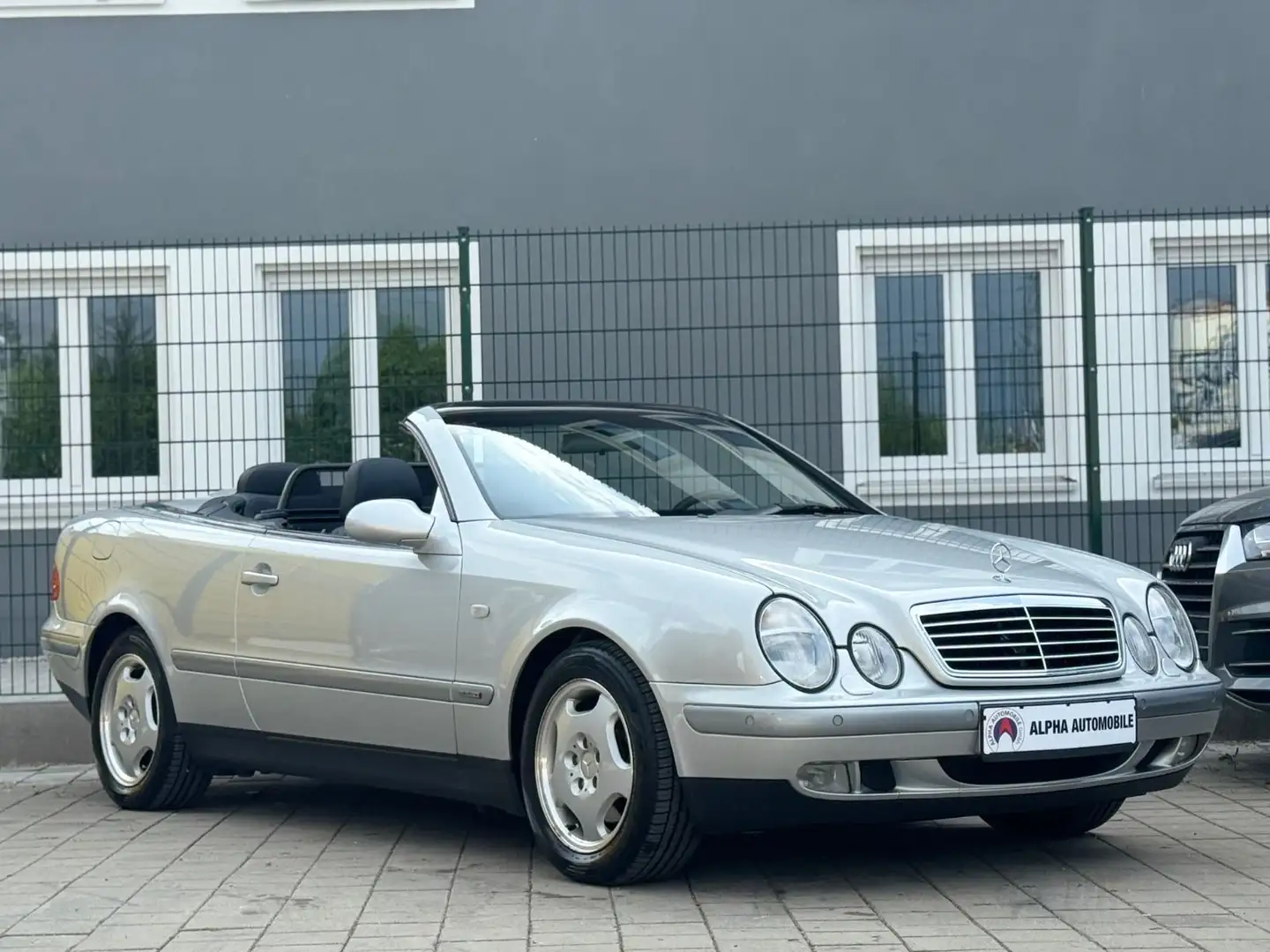 Mercedes-Benz CLK 320 ELEGANCE/Automatik/Klima/PDC/1 Hand /TOP Grau - 2
