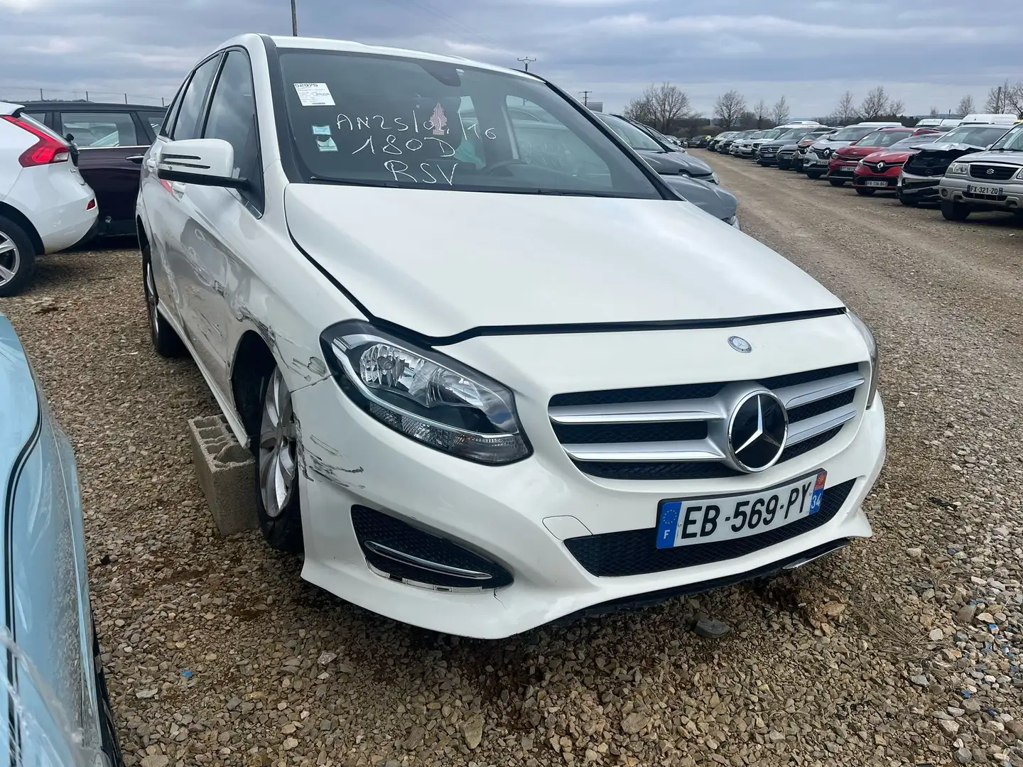Mercedes-Benz 180 Classe B 180 1.5 CDi 109 Inspiration / EB569 Bílá - 1