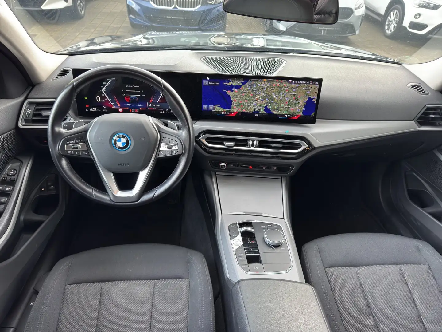 BMW 330 e Touring Sonnenschutzvergl. PDC vo.+hi. Navi Schwarz - 2