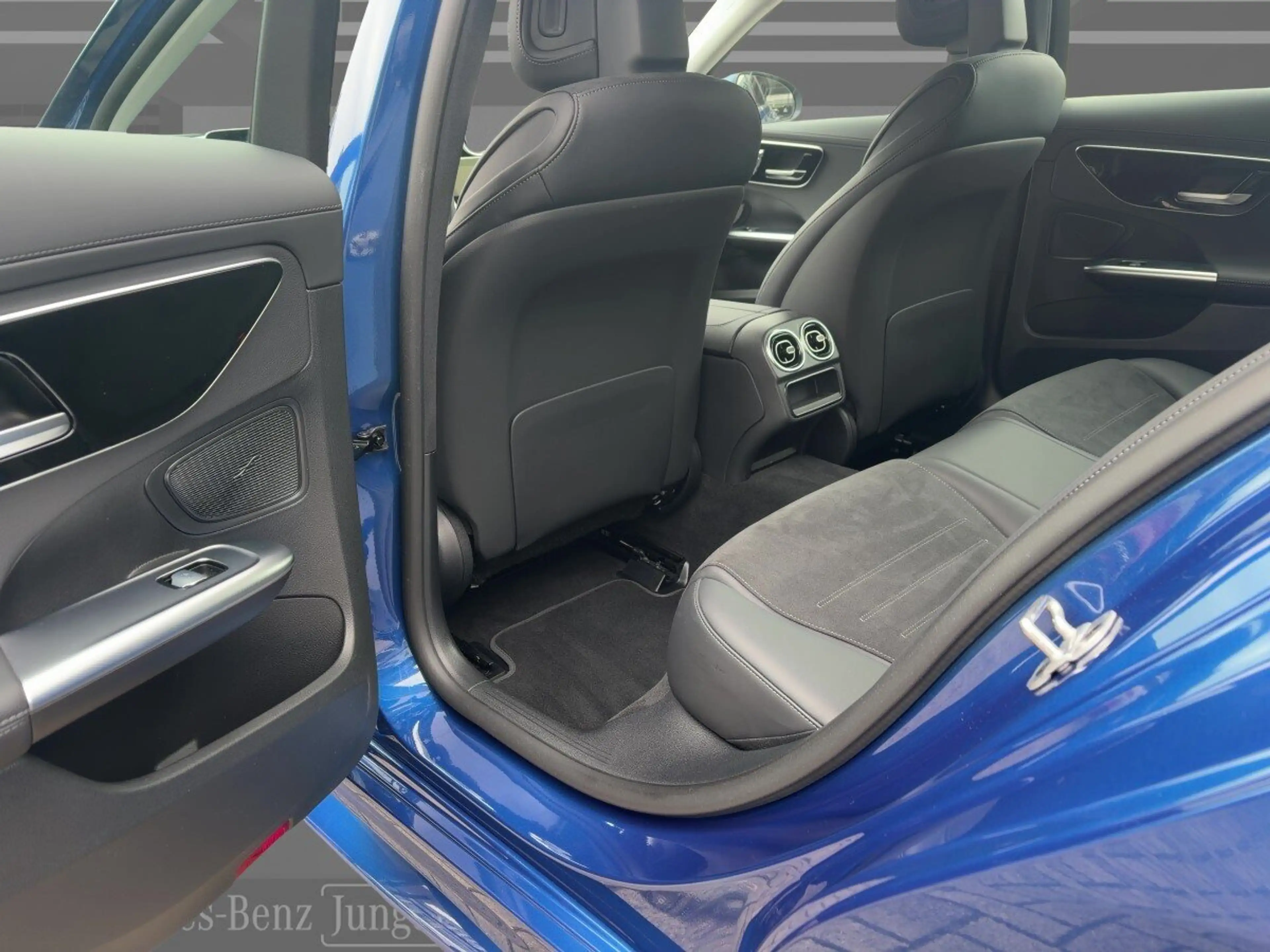 Mercedes-Benz C 300 C 300 d T AMG+AHK+LED+R-KAMERA+MEMORY+TOTWINKELA — photo 7