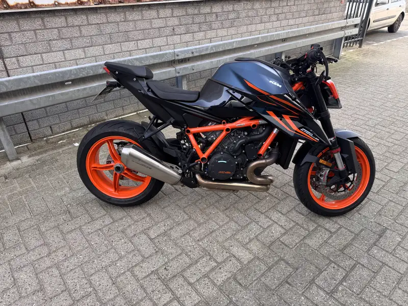 KTM 1290 Super Duke R - foto 2