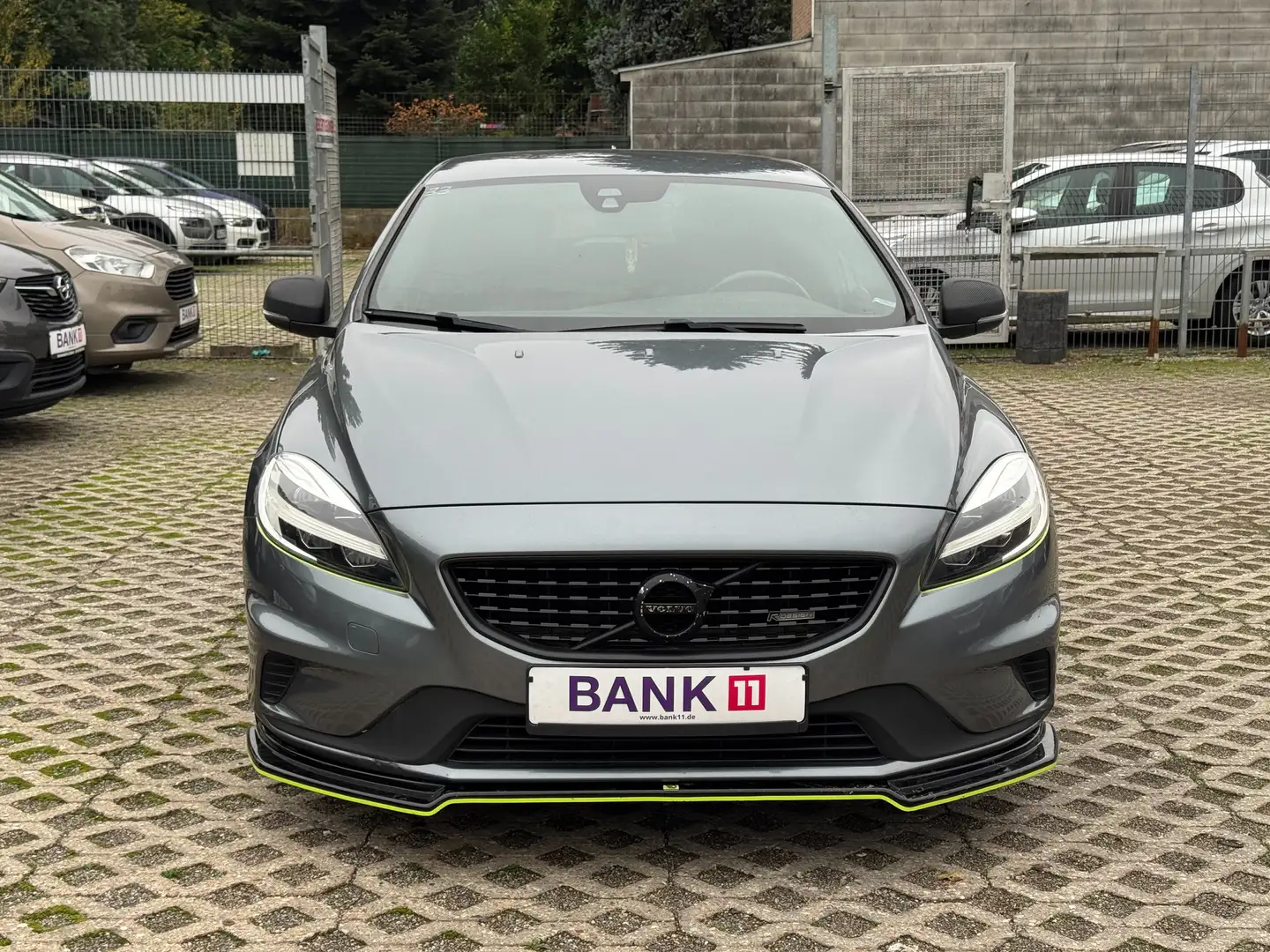 Volvo V40 2,0d*R-Design*Thor 2Soundystem*Sitzheizung* Grau - 2