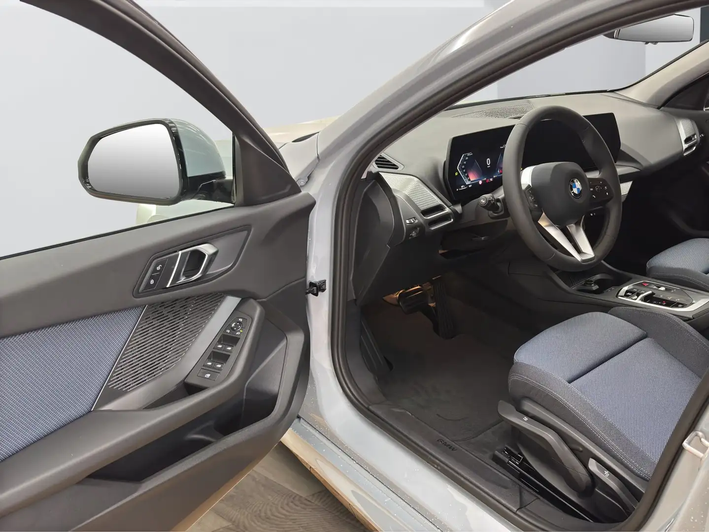 BMW 120 [M Sport, Navi, 18" LMR, RFK, SHZ, LED] DAB Grau - 2