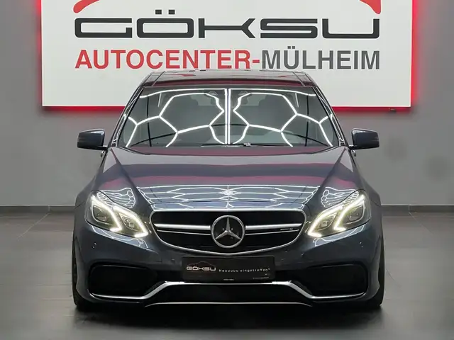 Mercedes-Benz E-Class view 3