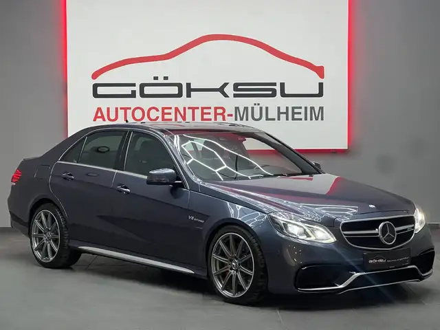 Mercedes-Benz E-Class view 4