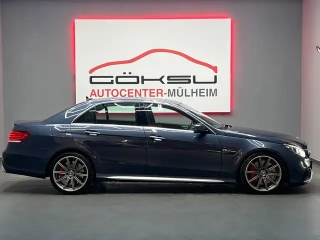 Mercedes-Benz E-Class view 5