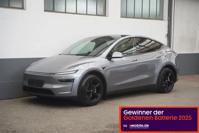Tesla Model Y Long Range RWD Juniper *unfallfrei*