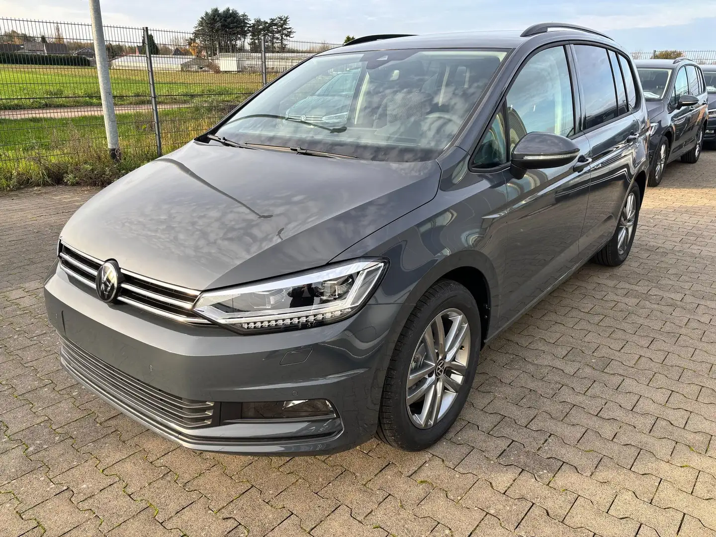 Volkswagen Touran Limited 1.5 TSI 150 PS, 17" Alu, Metallic, Wint... - 1