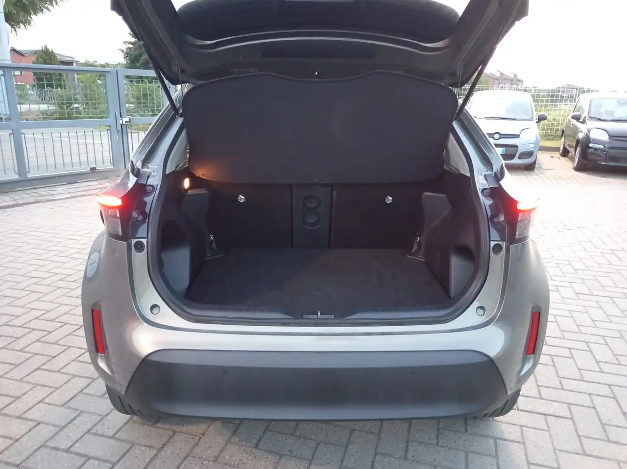 Toyota Yaris Cross 1.5H (116 CV) E-CVT Lounge AWD-i, миниатюра 6