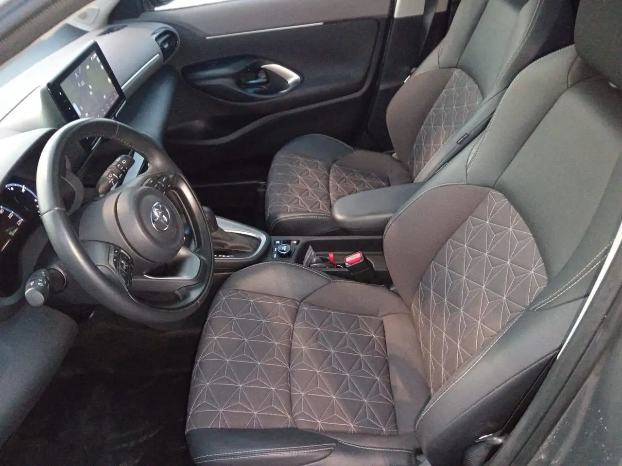 Toyota Yaris Cross 1.5H (116 CV) E-CVT Lounge AWD-i, миниатюра 11