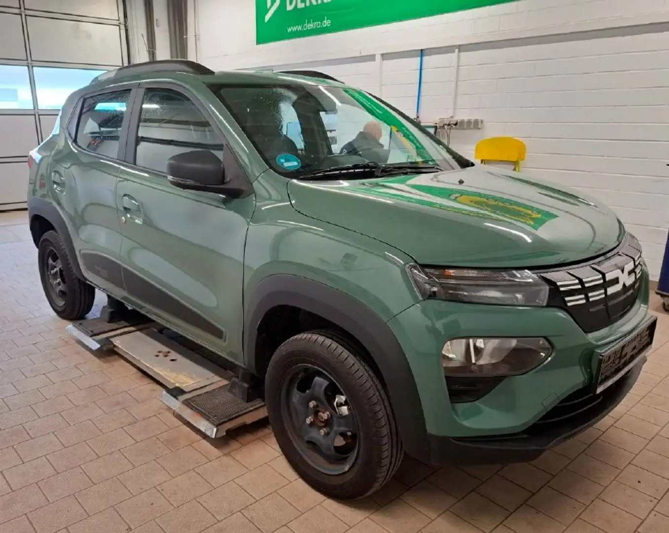 Dacia Spring Essential 45 Klima - Bluetooth Grün - 1