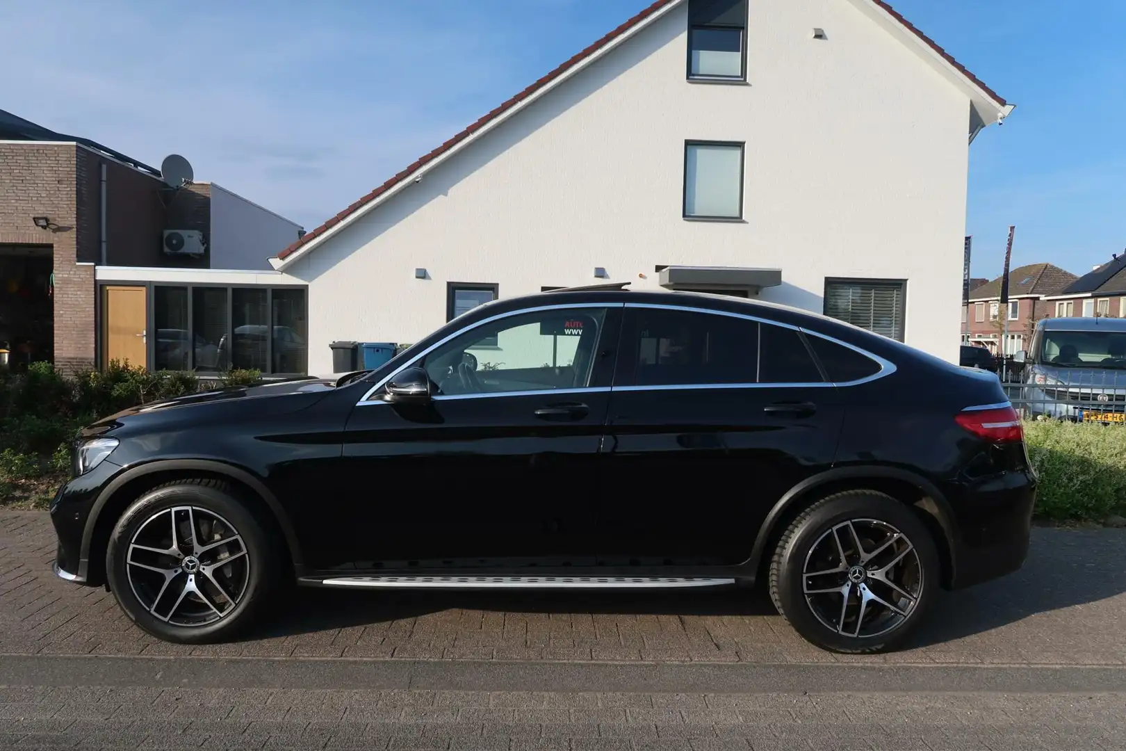 Mercedes-Benz GLC 300 Coupe 4MATIC AMG|SCHUIFDAK|TREKHAAK|BURMESTER|SFEE Noir - 2