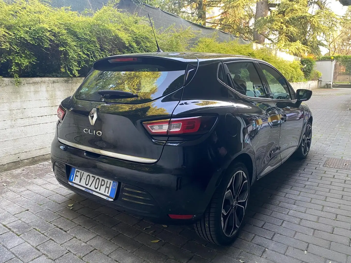Renault Clio Clio IV 2017 1.5 dci Moschino Zen 75cv Black - 2