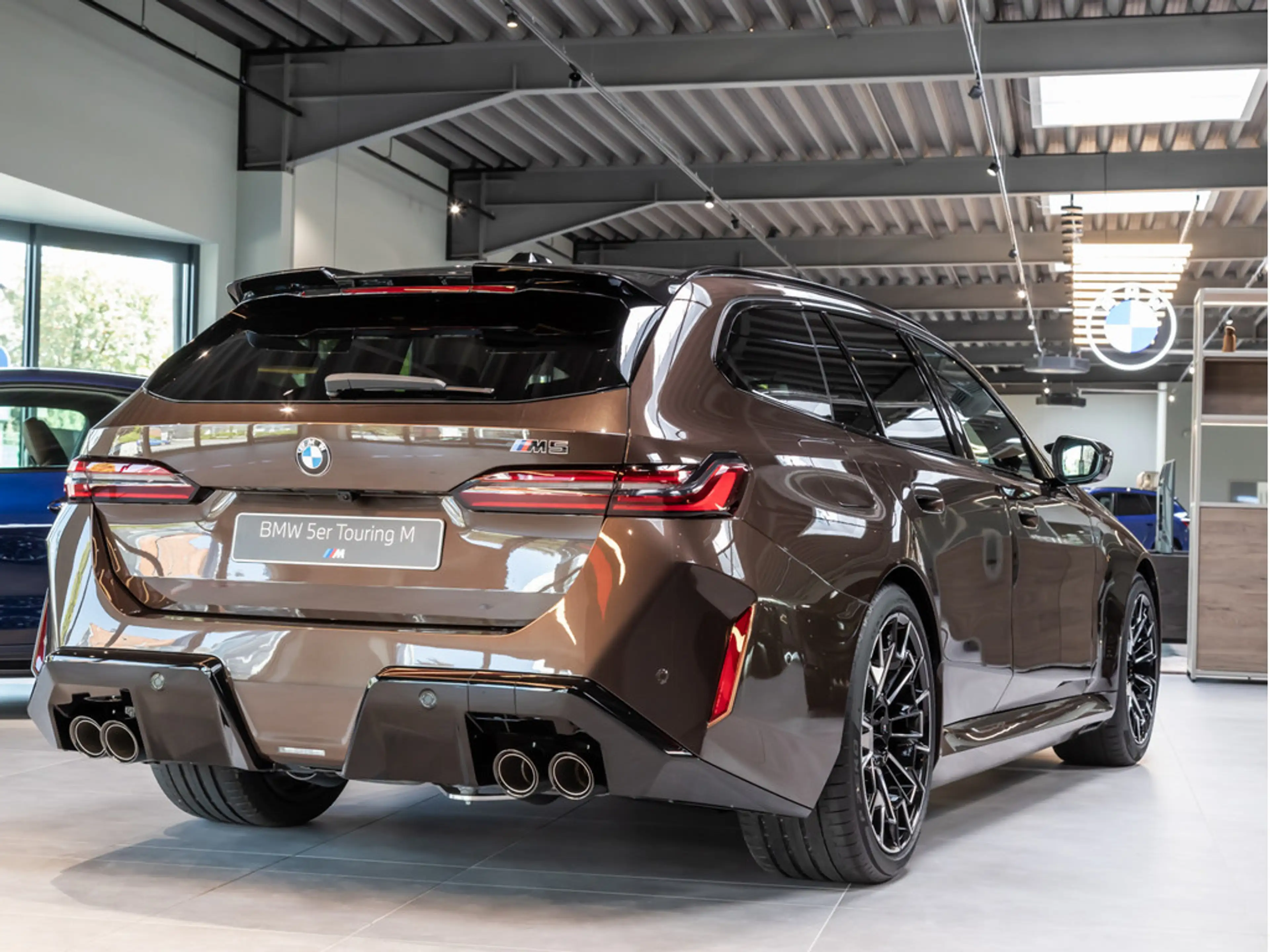 BMW M5 Touring 360° LED SITZBELÜFTUNG ACC AHK B&W — photo 7