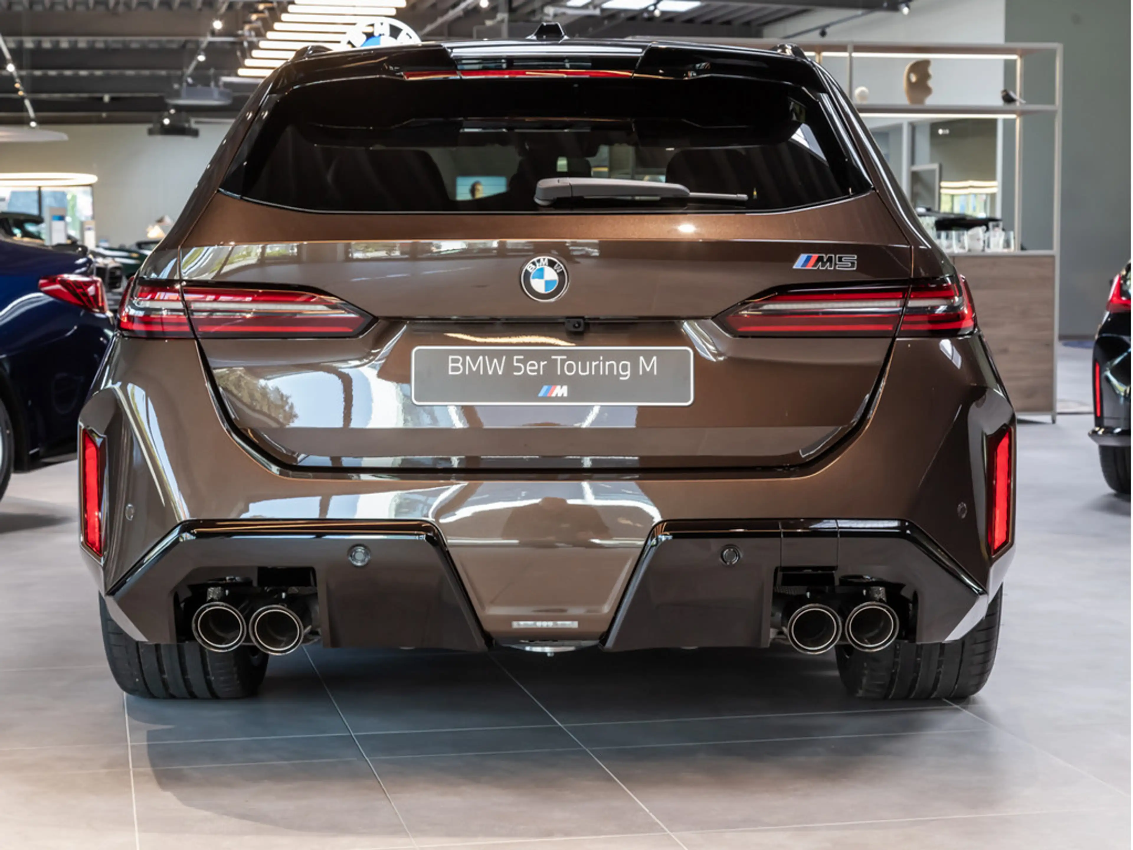 BMW M5 Touring 360° LED SITZBELÜFTUNG ACC AHK B&W — photo 6