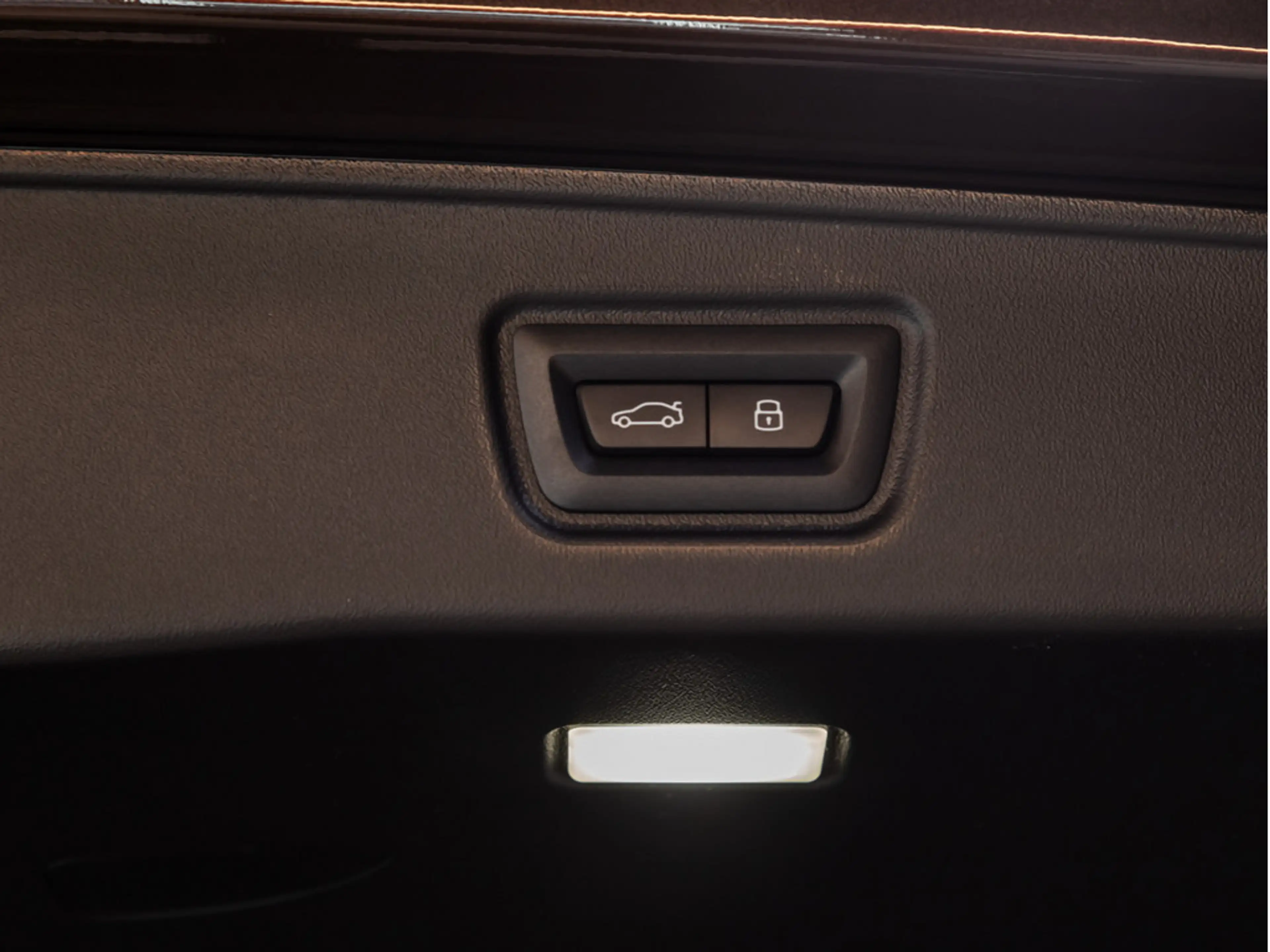 BMW M5 Touring 360° LED SITZBELÜFTUNG ACC AHK B&W — photo 12