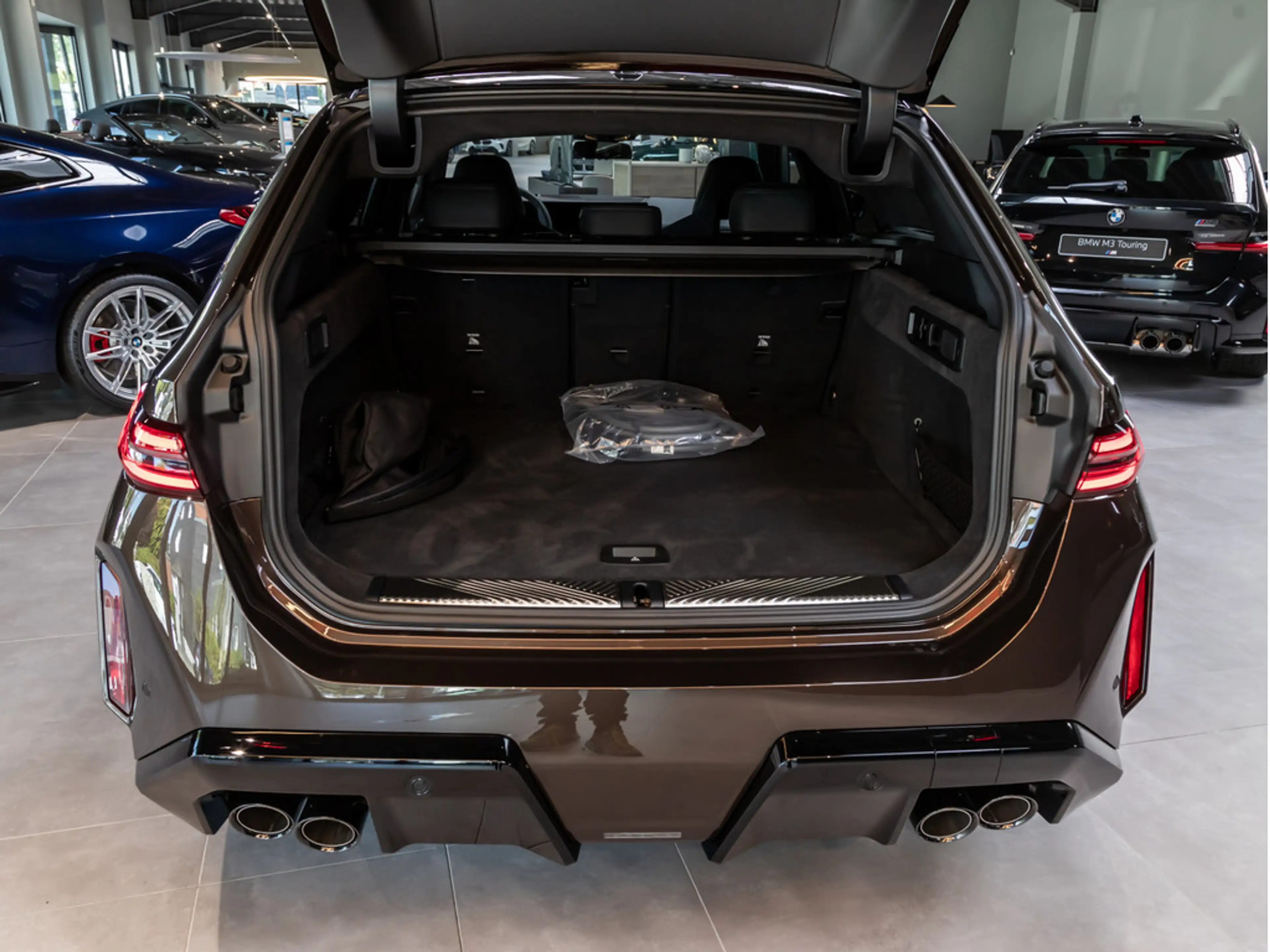 BMW M5 Touring 360° LED SITZBELÜFTUNG ACC AHK B&W — photo 11