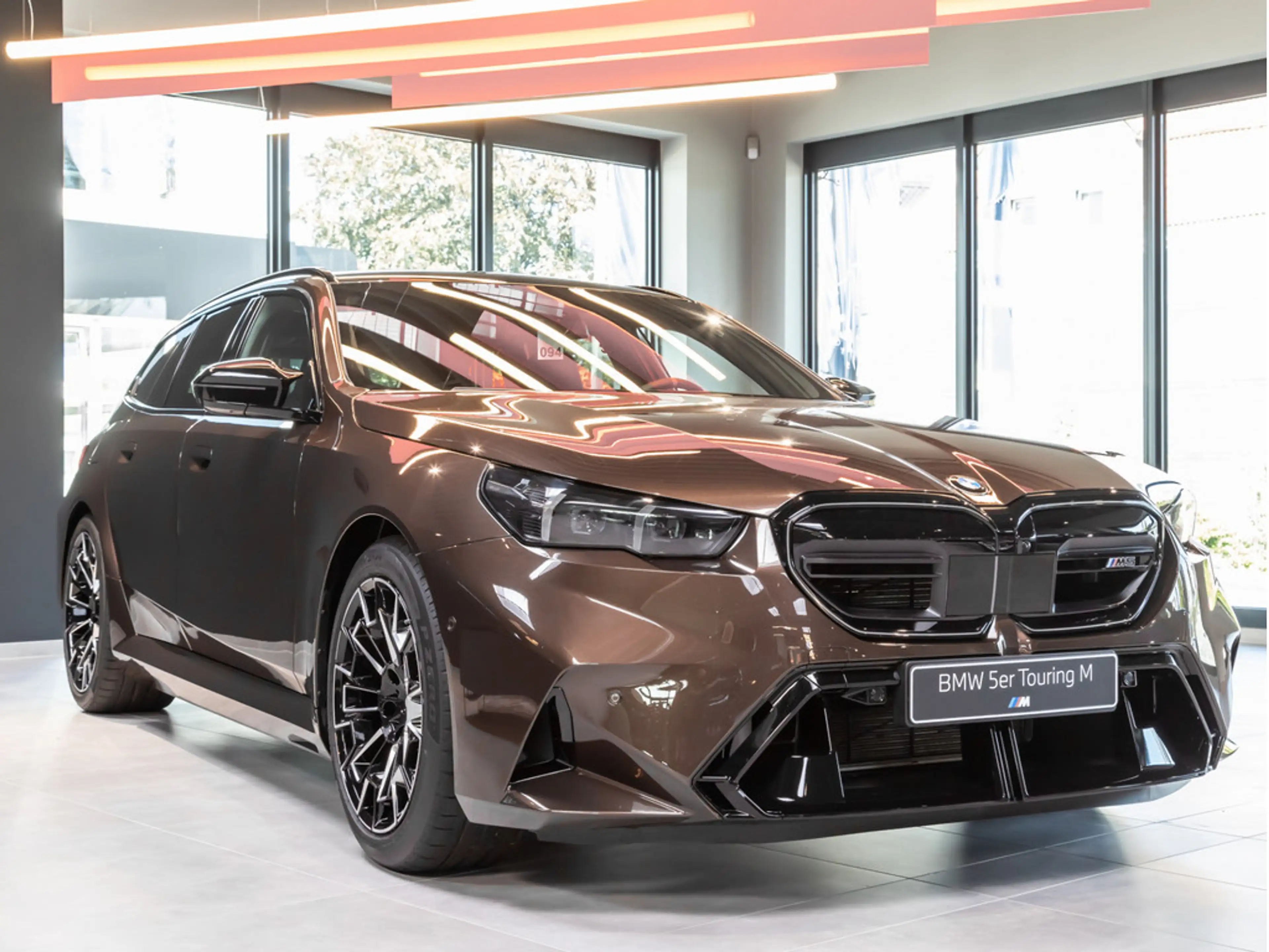 BMW M5 Touring 360° LED SITZBELÜFTUNG ACC AHK B&W — photo 4