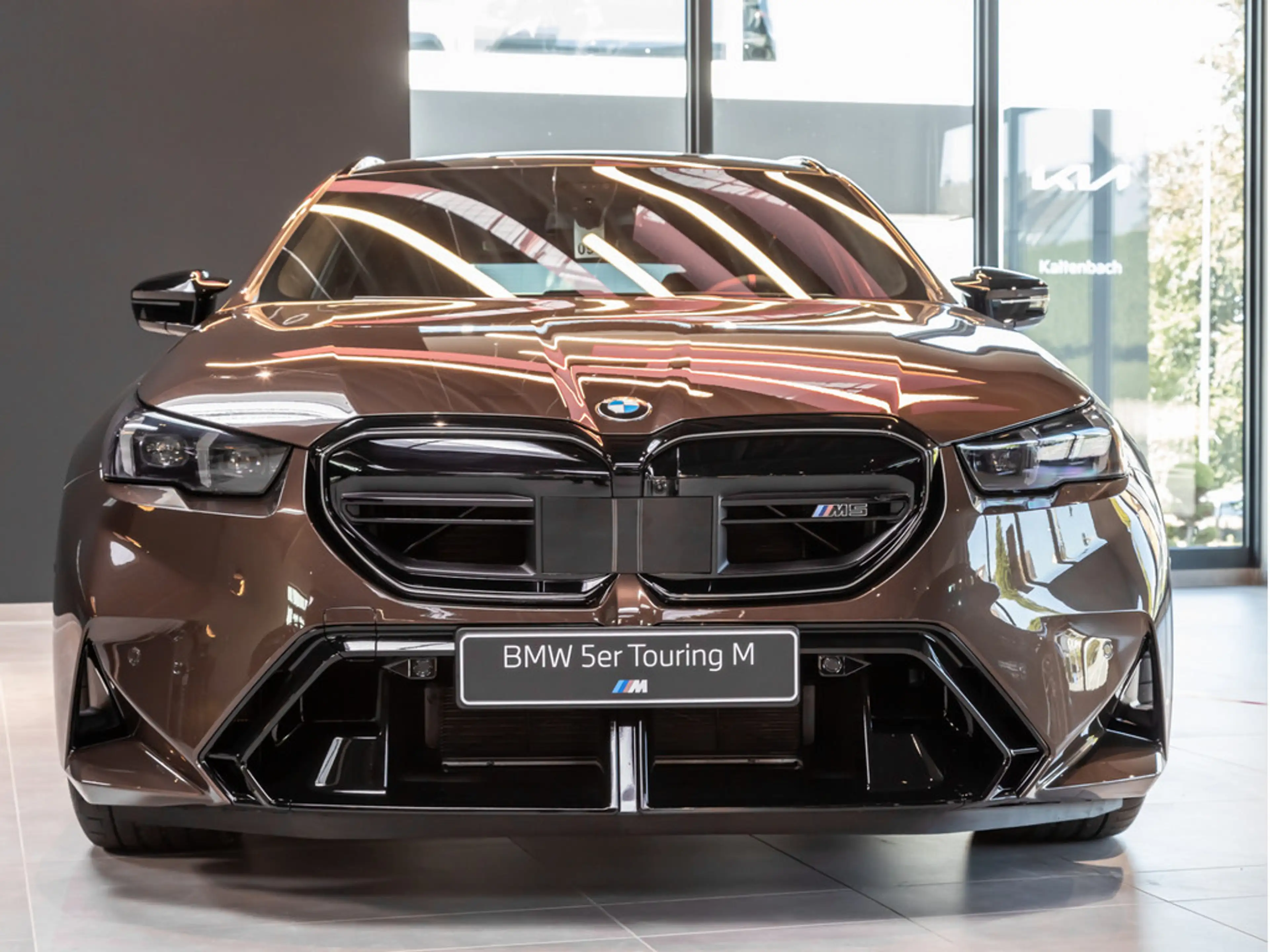 BMW M5 Touring 360° LED SITZBELÜFTUNG ACC AHK B&W — photo 3