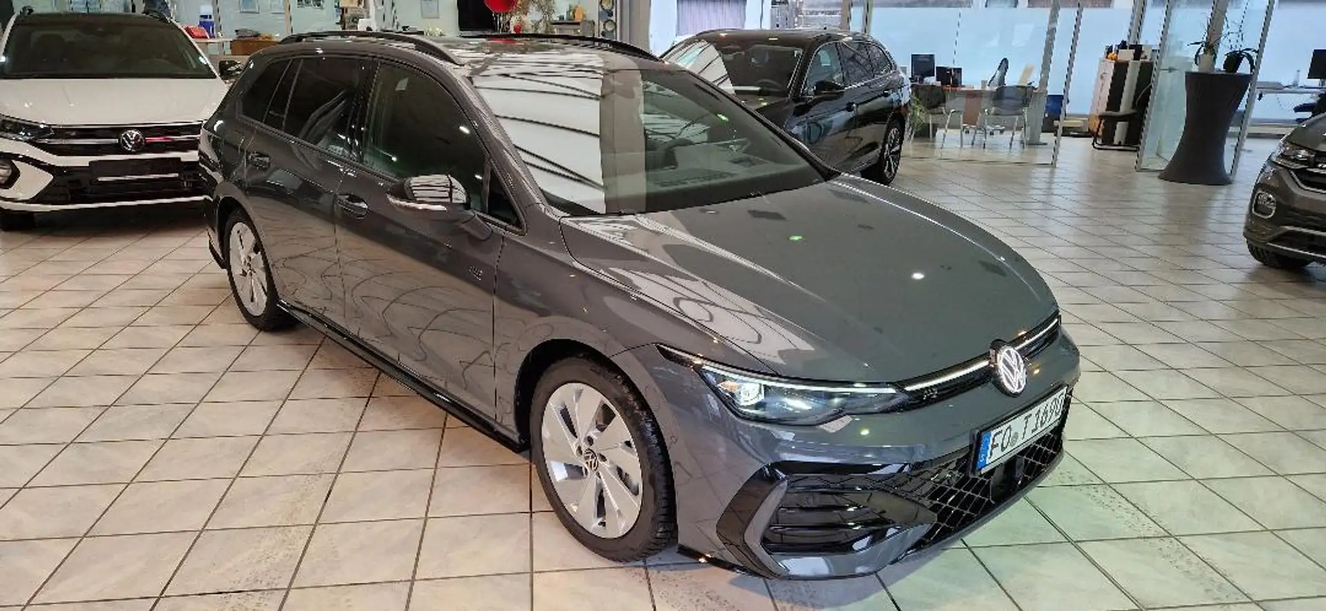 Volkswagen Golf Variant R-Line 2,0TDI DSG Blackstyle Matrix AHK Navi Klima Sitzh Grau - 2