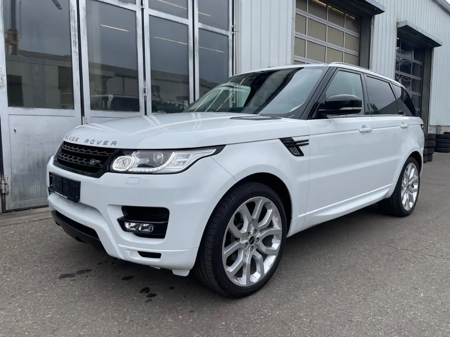 Land Rover Range Rover Sport 3,0 TDV6 HSE Dynamic Weiß - 2