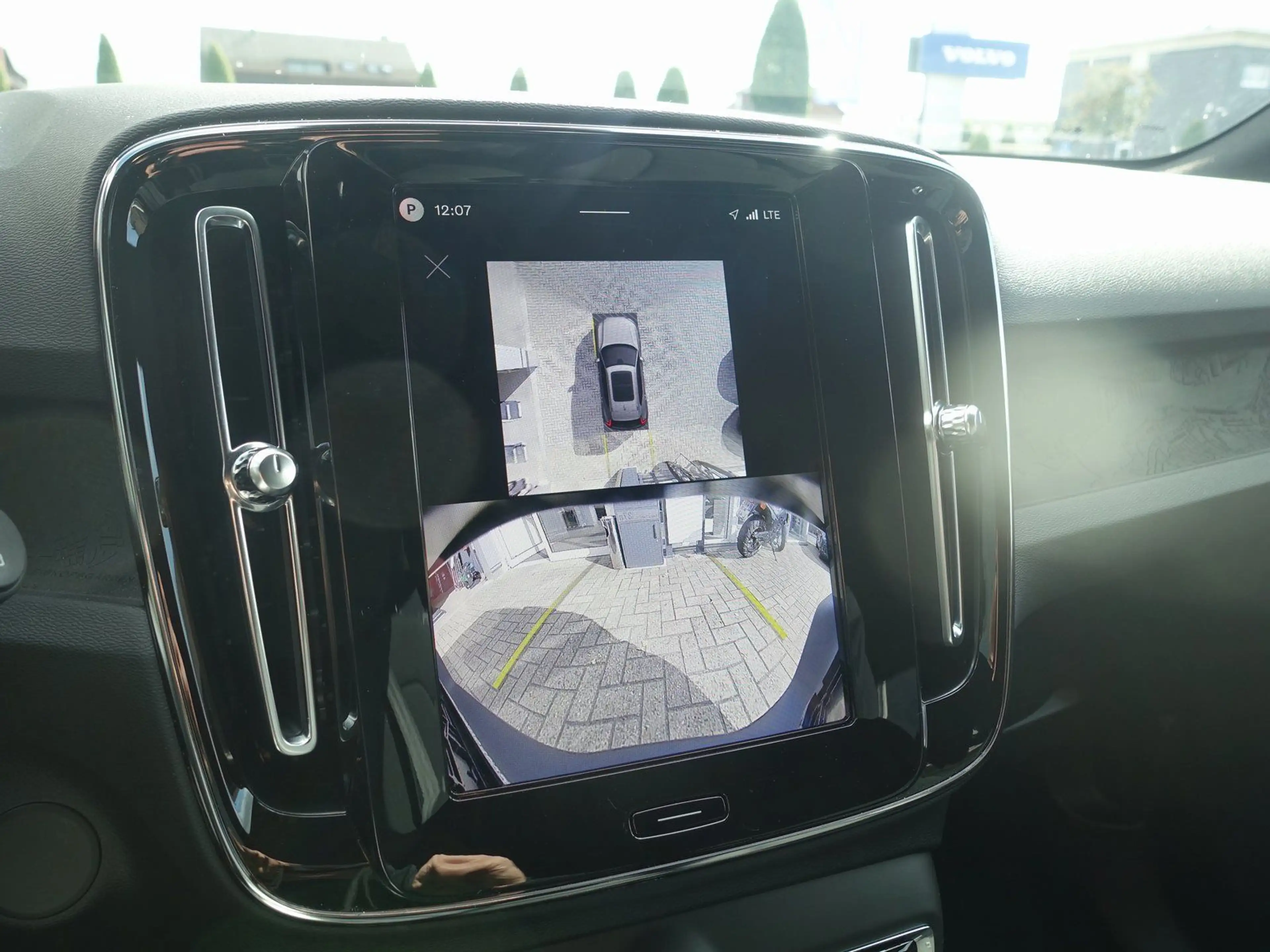 Volvo EX40 Black Edition Plus Single Motor Extended — photo 15