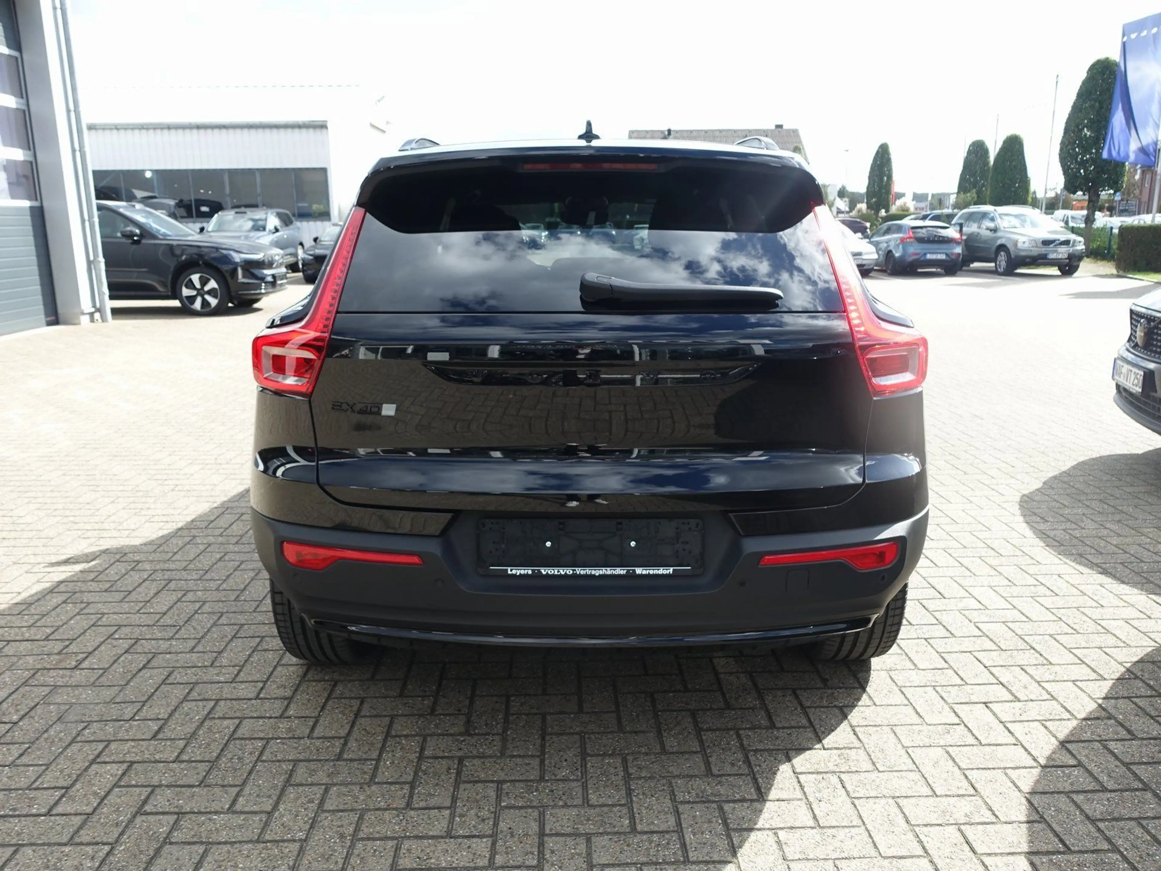Volvo EX40 Black Edition Plus Single Motor Extended — photo 6