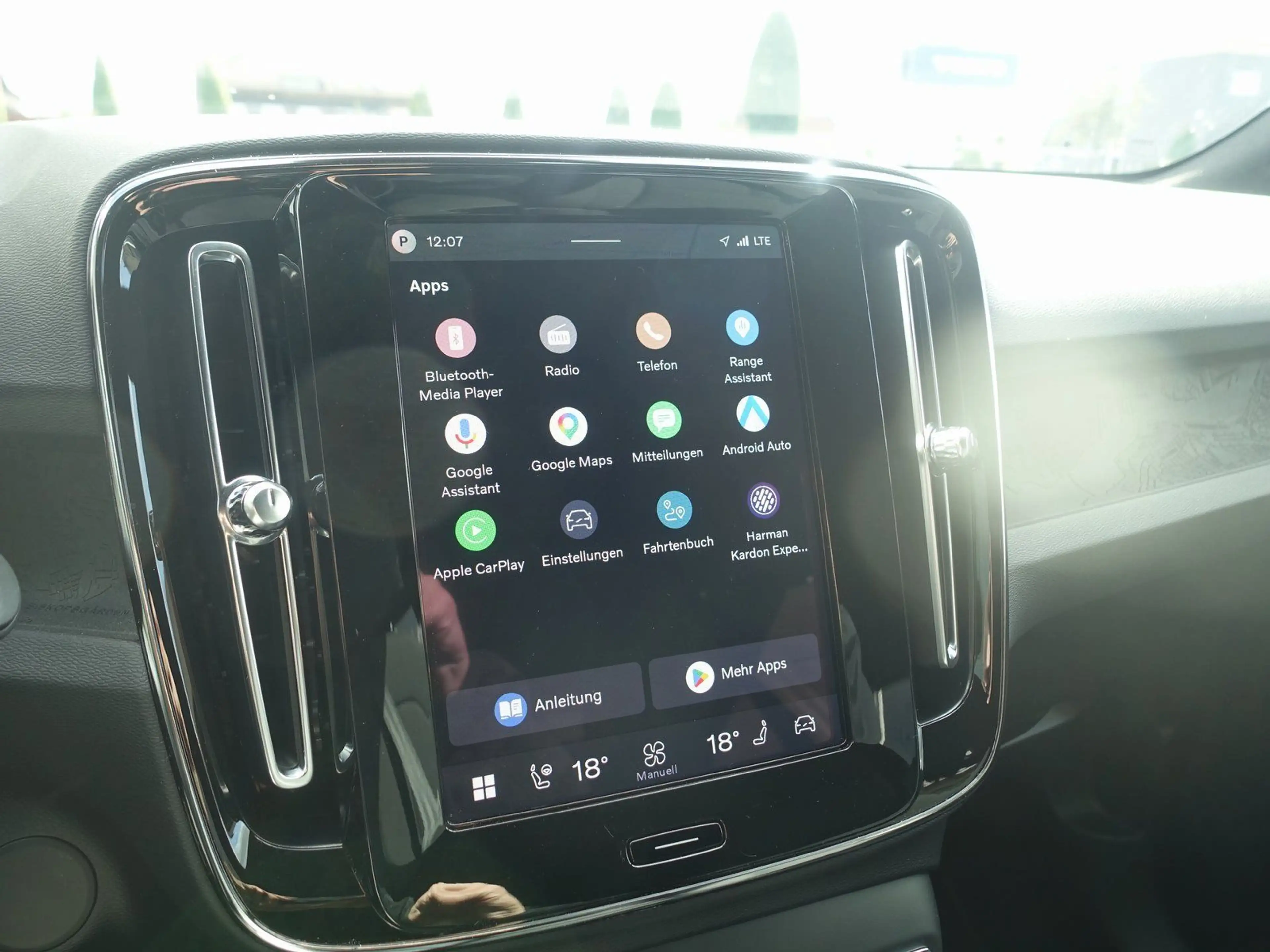Volvo EX40 Black Edition Plus Single Motor Extended — photo 14
