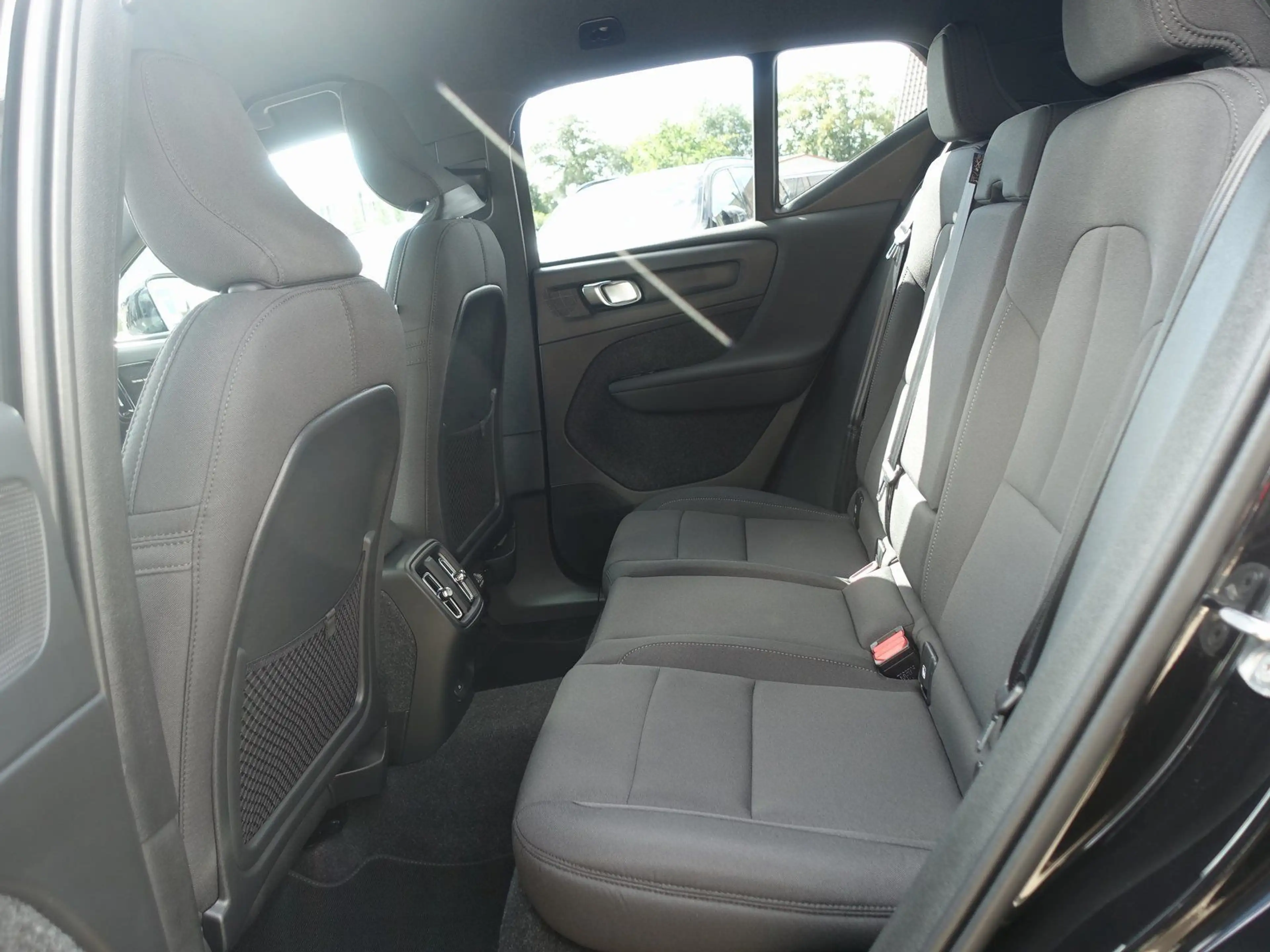 Volvo EX40 Black Edition Plus Single Motor Extended — photo 12