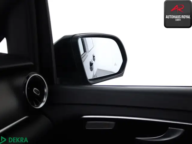 Mercedes-Benz V-Class view 25