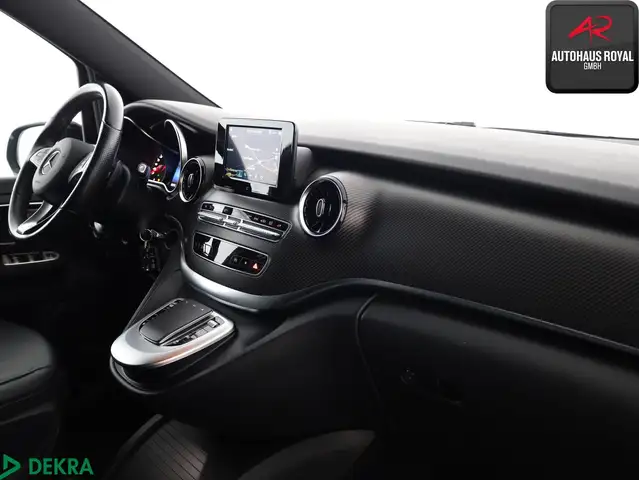 Mercedes-Benz V-Class view 10