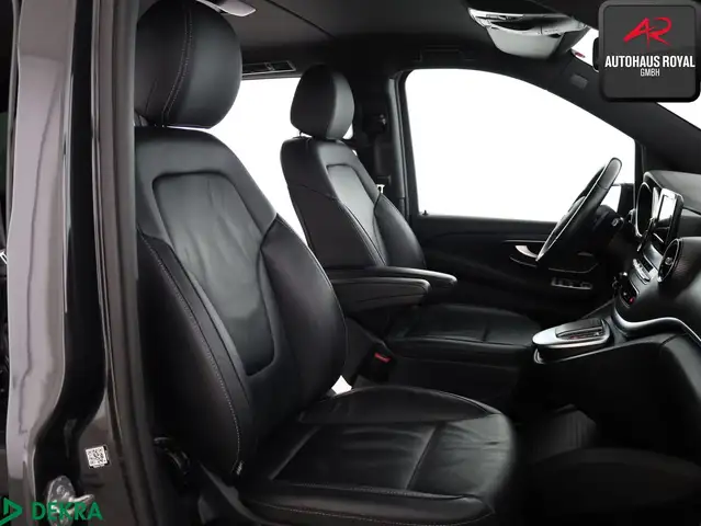 Mercedes-Benz V-Class view 11