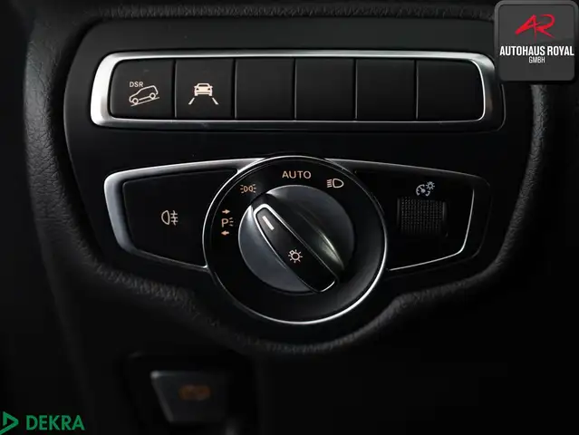 Mercedes-Benz V-Class view 16