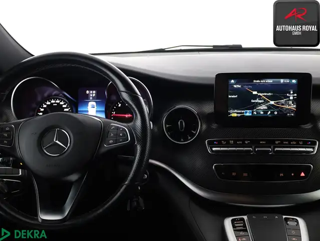 Mercedes-Benz V-Class view 18