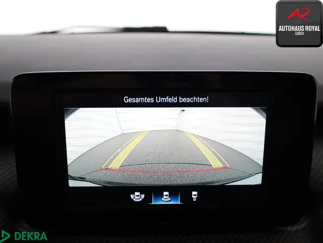 Mercedes-Benz V-Class view 21