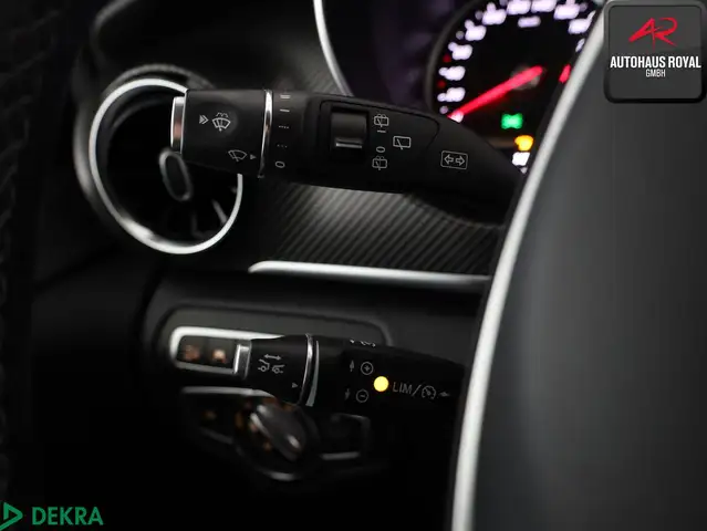 Mercedes-Benz V-Class view 17