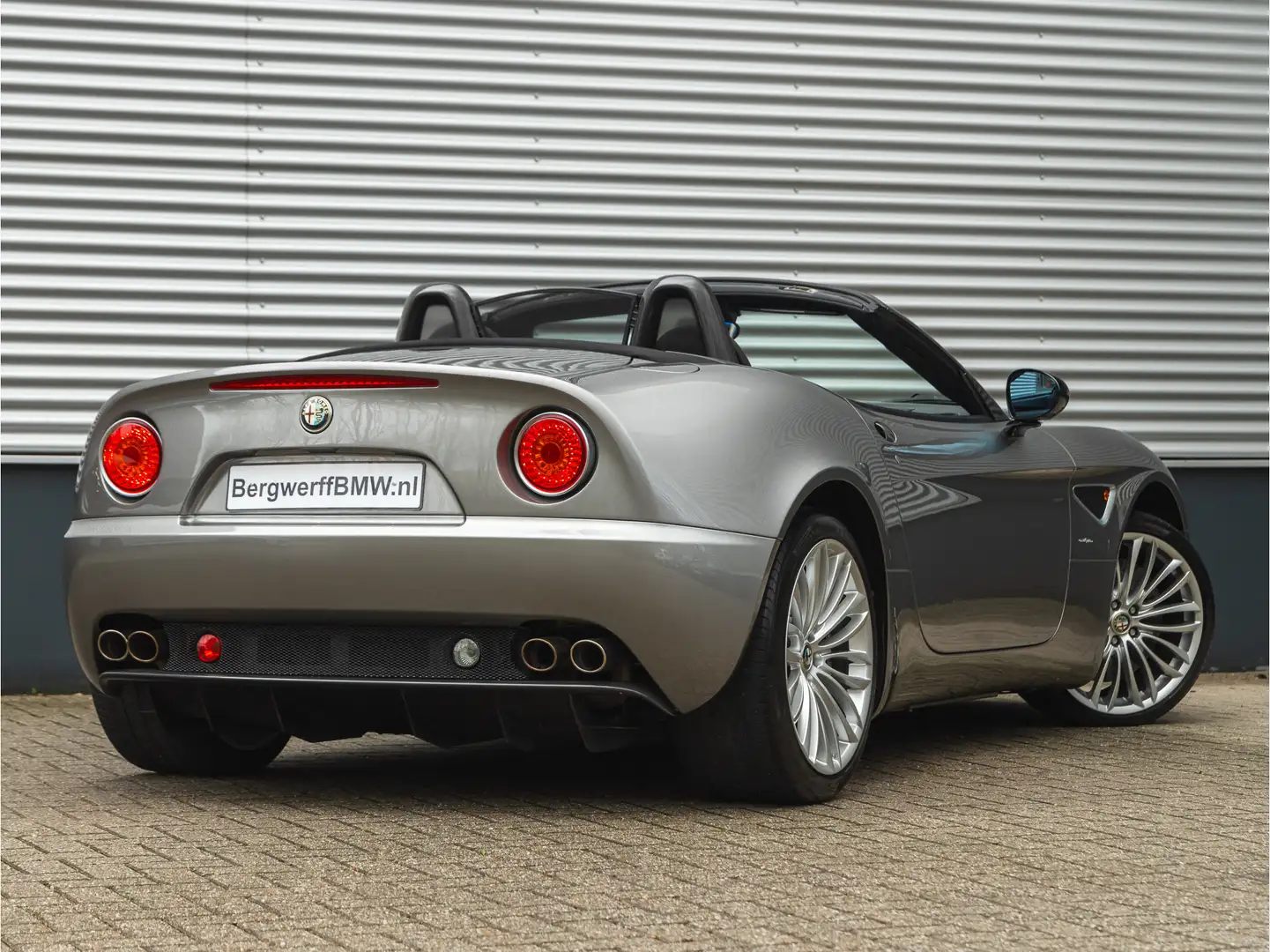 Alfa Romeo 8C Competizione Spider 4.7 V8 Grijs - 2