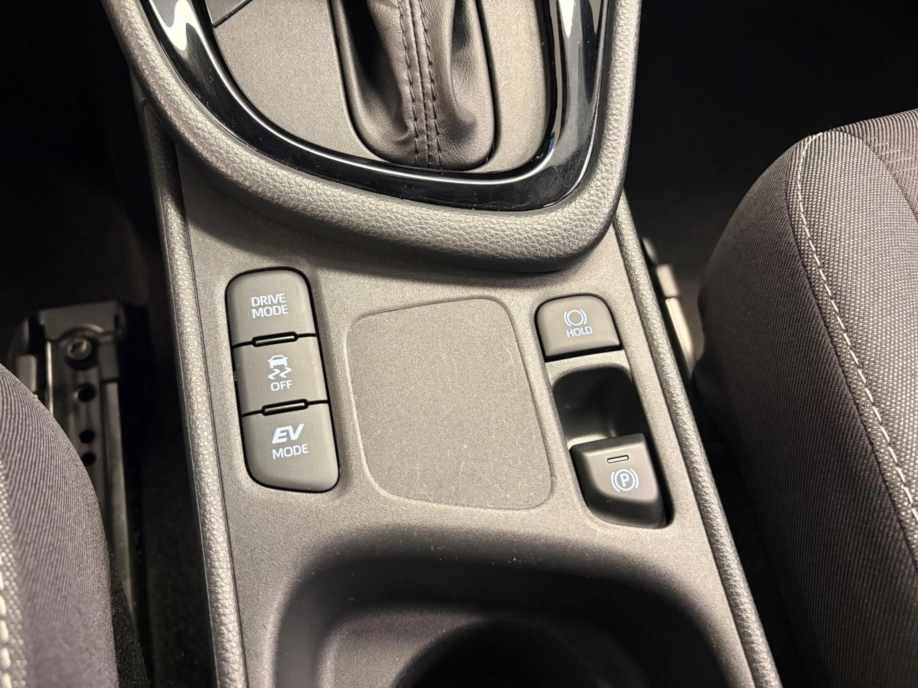 Toyota Yaris 1.5 HYBRID DYNAMIC-PACK GARANTIE TOT 2035 BLIND SP — photo 25