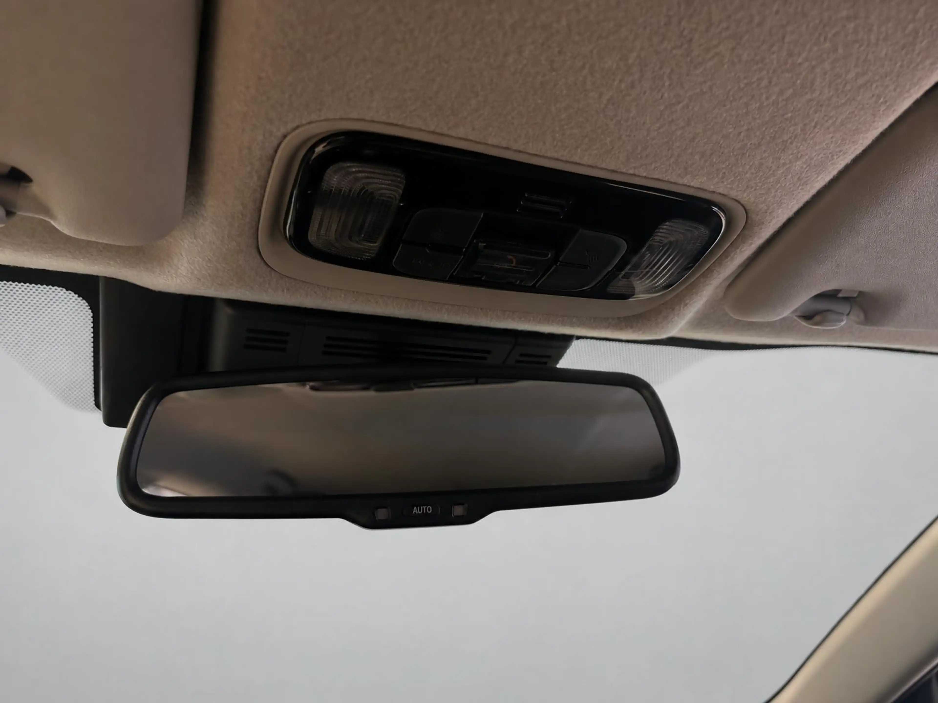 Toyota Yaris 1.5 HYBRID DYNAMIC-PACK GARANTIE TOT 2035 BLIND SP — photo 28
