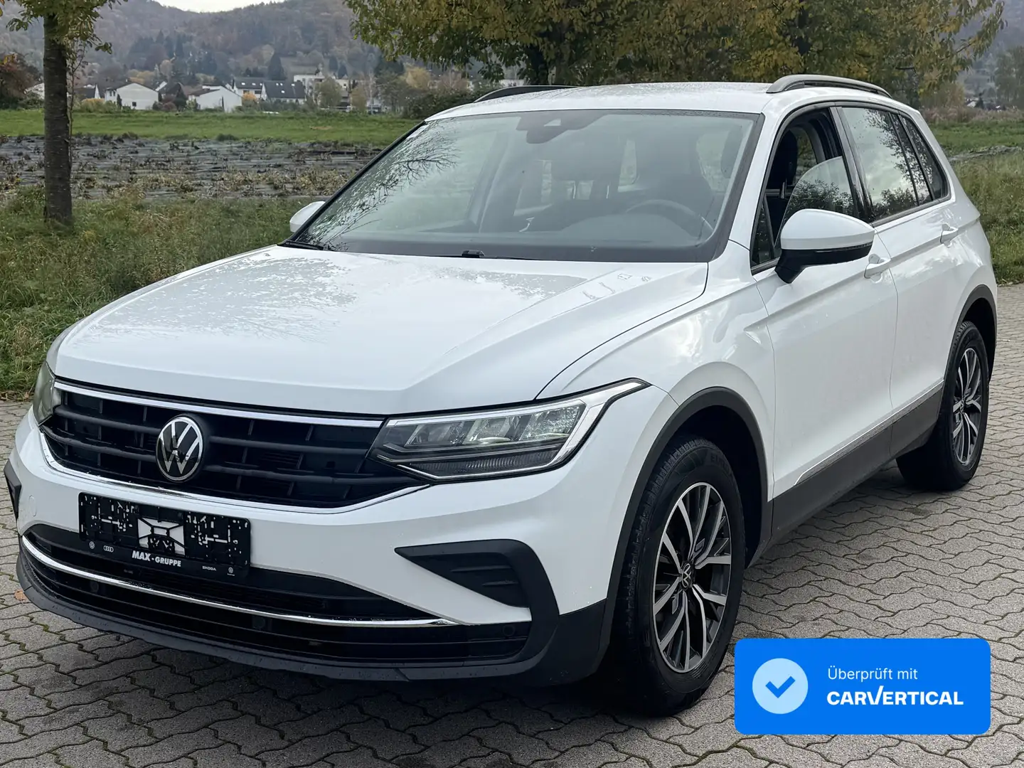Volkswagen Tiguan Life AHK Automatik - 1