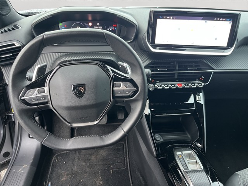 Peugeot 2008 Allure PureTech 130 EAT8 — photo 10