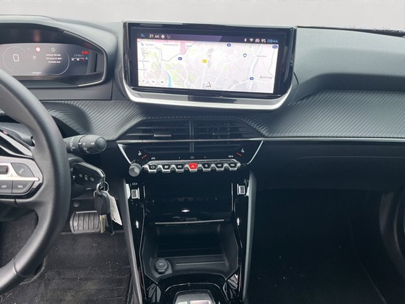 Peugeot 2008 Allure PureTech 130 EAT8 — photo 11