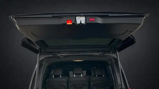Mercedes-Benz V 300 view 8