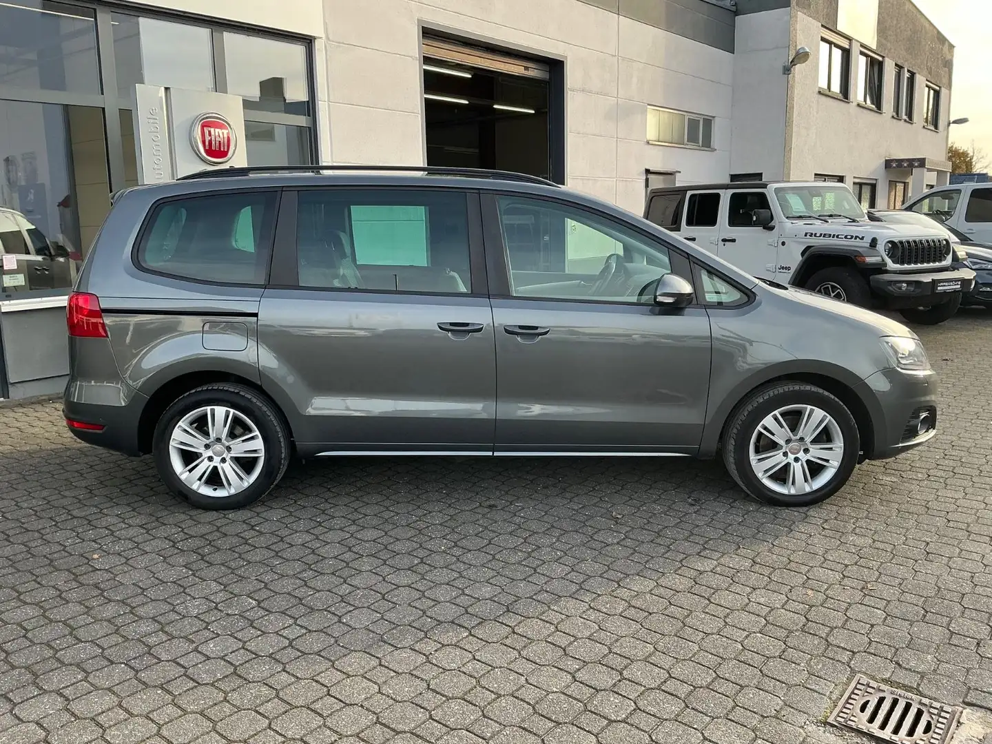 SEAT Alhambra 2.0 TDI Eco Style *NAVI/AHK/1. Hand* Grau - 2