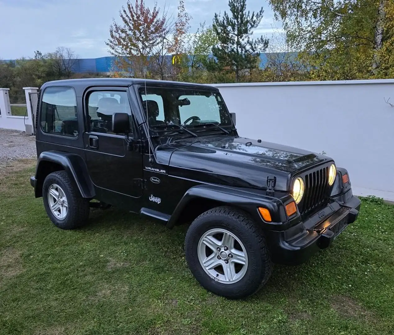 Jeep Wrangler 2,5 Sport Hard Top + Soft Top **85.3000km** Schwarz - 2