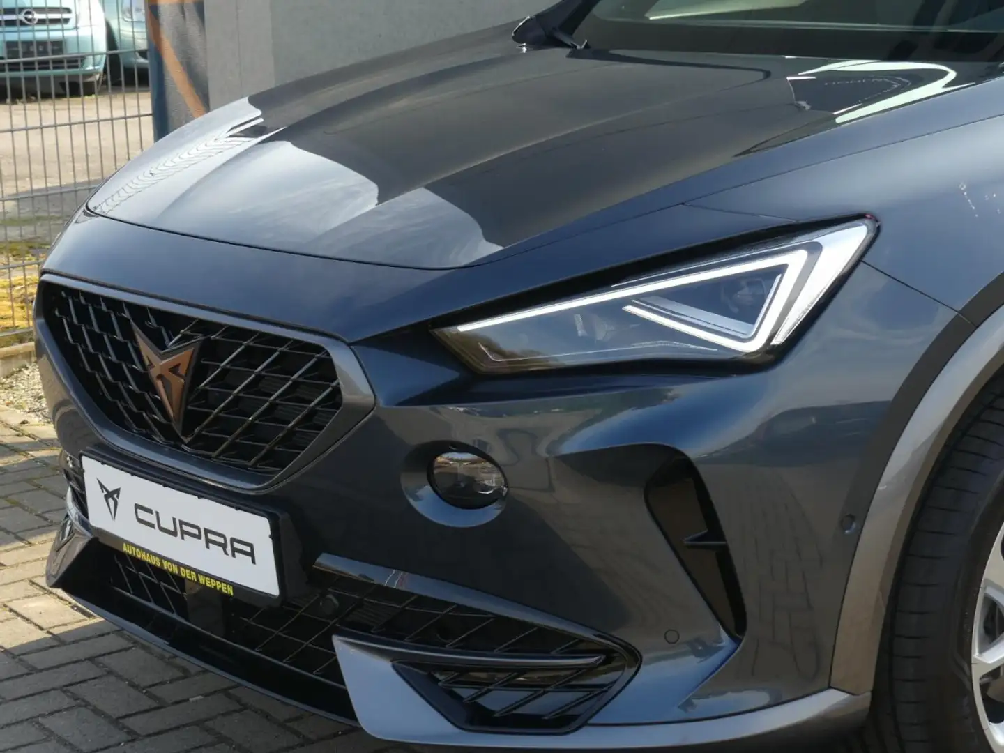 CUPRA Formentor *Pano*Beats*el.Sitze* Klima Navi Einparkhilfe Gris - 2
