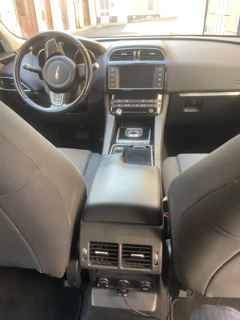 Jaguar F-Pace 2.0d Portfolio awd 180cv auto - 2