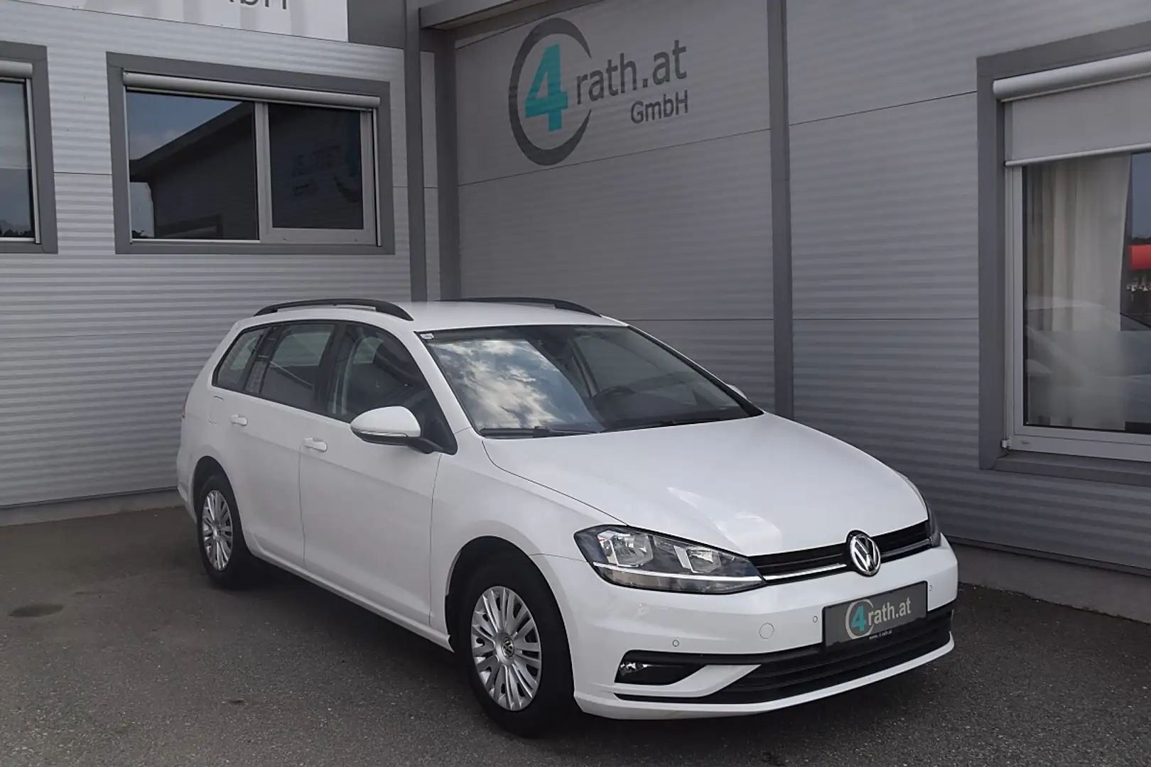 Volkswagen Golf Variant Golf VII Variant 1,6 TDI SCR NAVI Weiß - 1